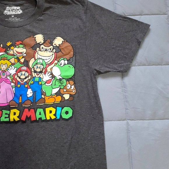 Super Mario Group Graphic Tee Nintendo - Picture 3 of 4